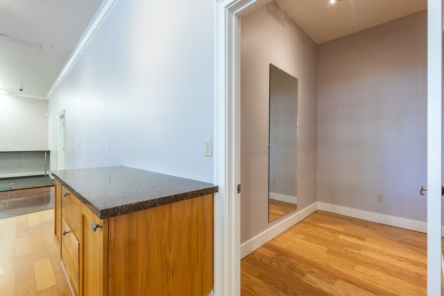 More Photos Of 220 Windsor River Rd, Windsor Apartments For Sale