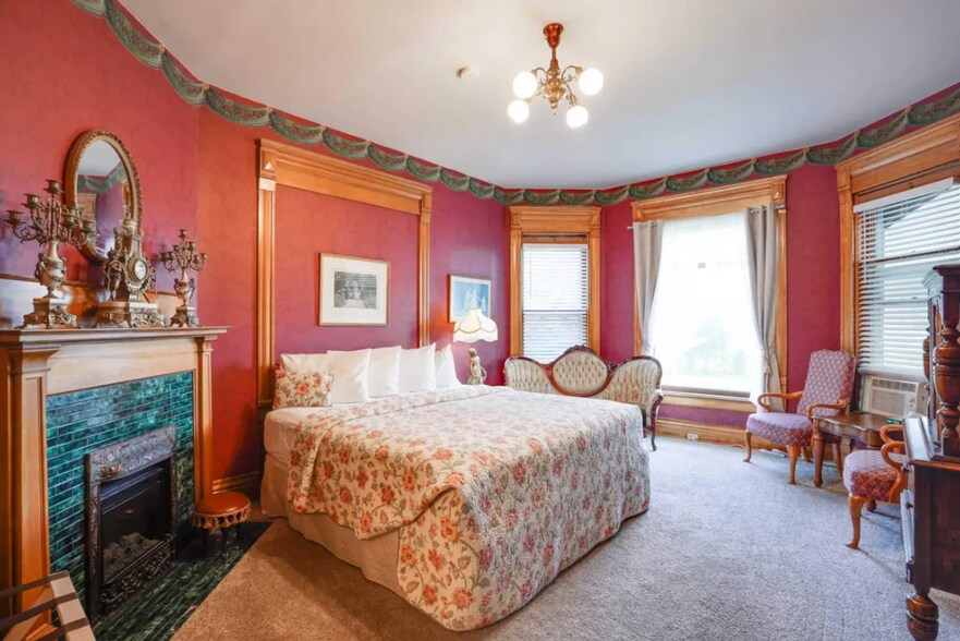 More Photos Of 211 Wisconsin Ave, Wisconsin Dells Hotel For Sale