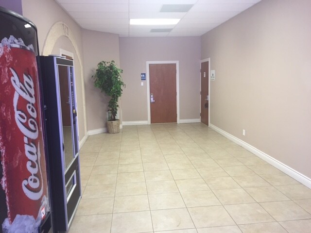 More Photos Of 801 N Main St, Boerne Freestanding For Lease