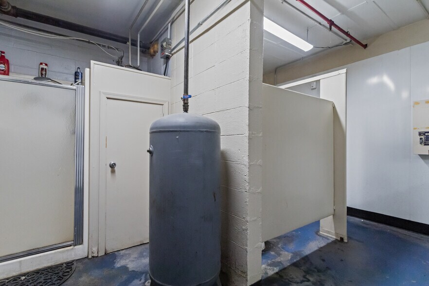 More Photos Of 2317 Washington St, Kokomo Warehouse For Sale