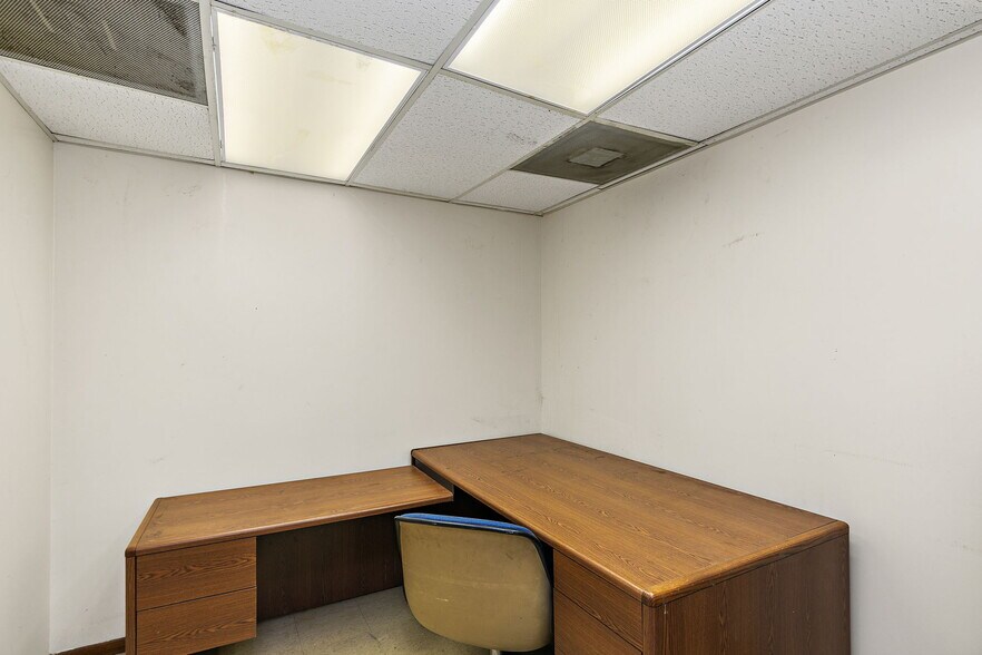 More Photos Of 303 Elgin Ave, Elgin Industrial For Sale