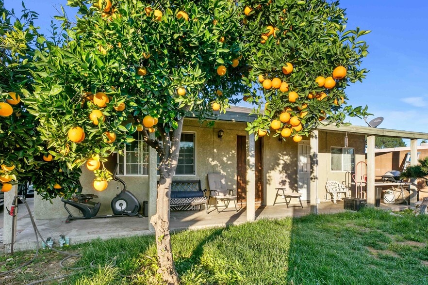 More Photos Of 7317 Clybourn Ave, Sun Valley Contractor Storage Yard For Sale