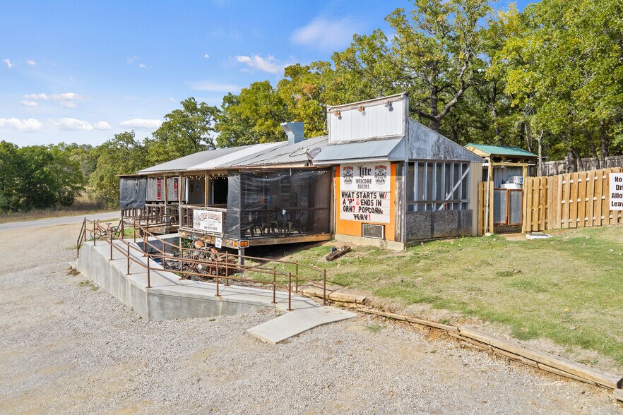 More Photos Of 3133 Chickasaw Trl, Sulphur Restaurant For Sale