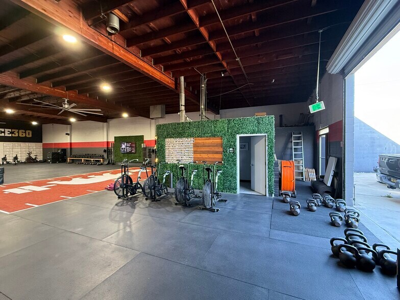 More Photos Of 4966 Naples Pl, San Diego Manufacturing For Sale