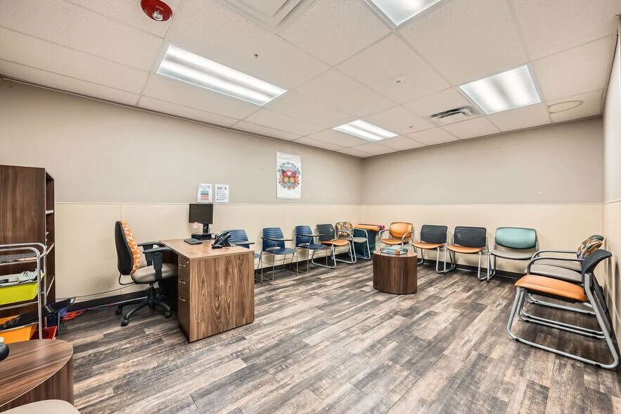 More Photos Of 16830 Northgate Dr, Parker Medical For Sale