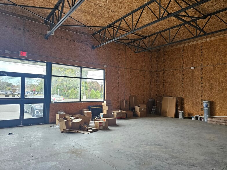 More Photos Of 2320 Union Blvd, Bay Shore General Retail For Lease