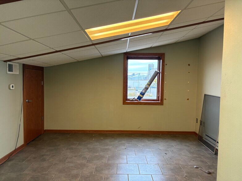 More Photos Of 405 John Ave, Superior Auto Repair For Lease