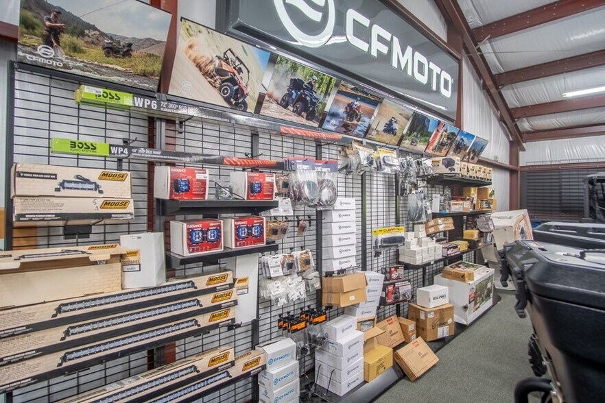 More Photos Of 424 Terrell Rd, Franklin Showroom For Sale