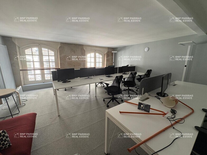 More Photos Of , Nantes Office For Sale