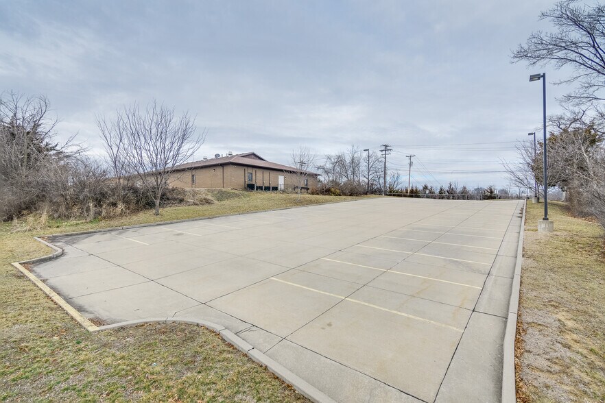 More Photos Of 2023 St. Mary's Blvd, Jefferson City Medical For Lease