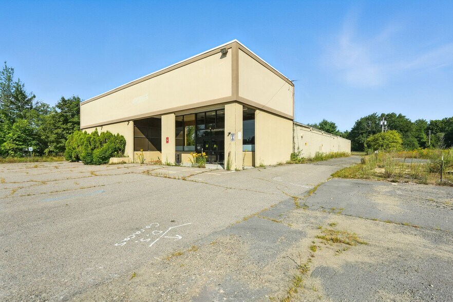 More Photos Of 250 Central St, Winchendon Drugstore For Lease