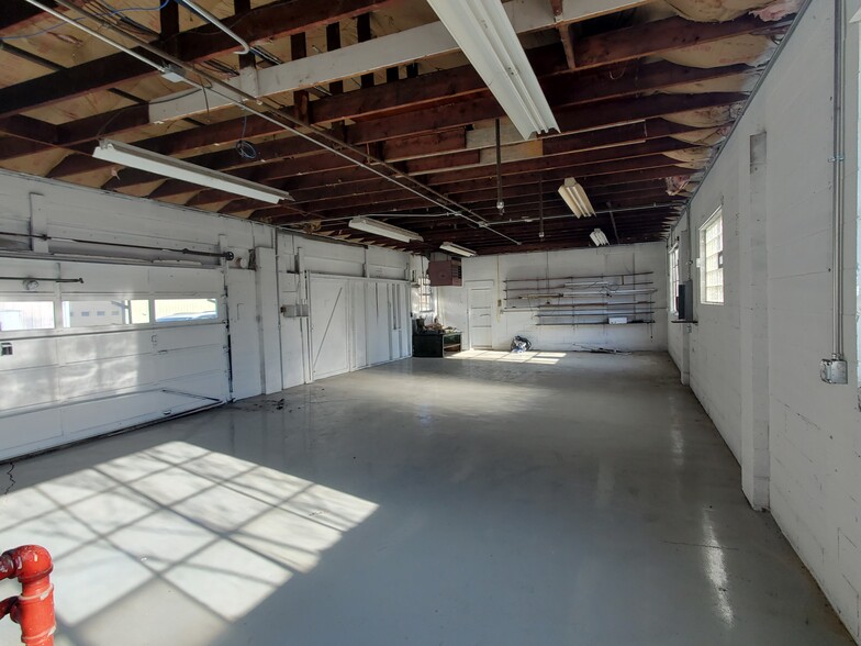 More Photos Of 6550 W Ridge Rd, Erie Warehouse For Lease