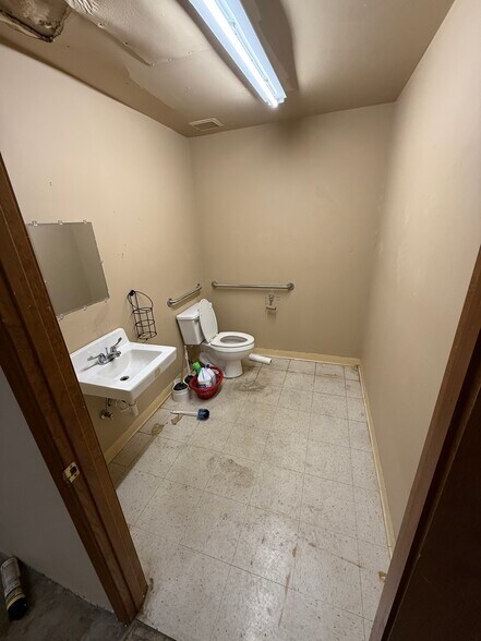 More Photos Of 5484 Cliff Gookin Blvd, Tupelo Flex For Sale