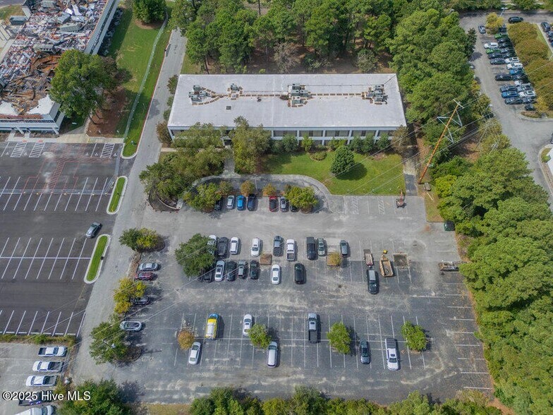 More Photos Of 5041 New Centre Dr, Wilmington Office For Sale