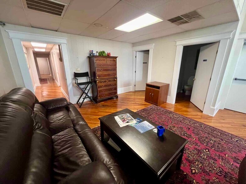 More Photos Of 10 N Public Sq, Murfreesboro Storefront Retail Office For Lease