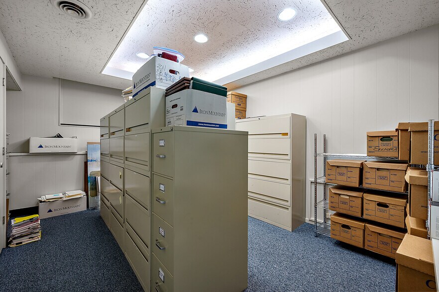 More Photos Of 20789 Harper Ave, Harper Woods Office For Sale