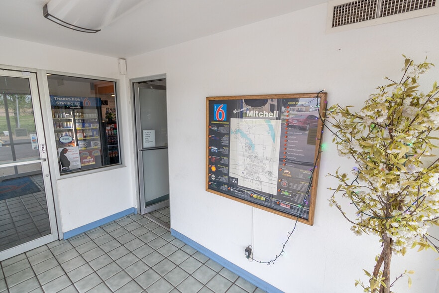 More Photos Of 1309 S Ohlman St, Mitchell Hotel For Sale