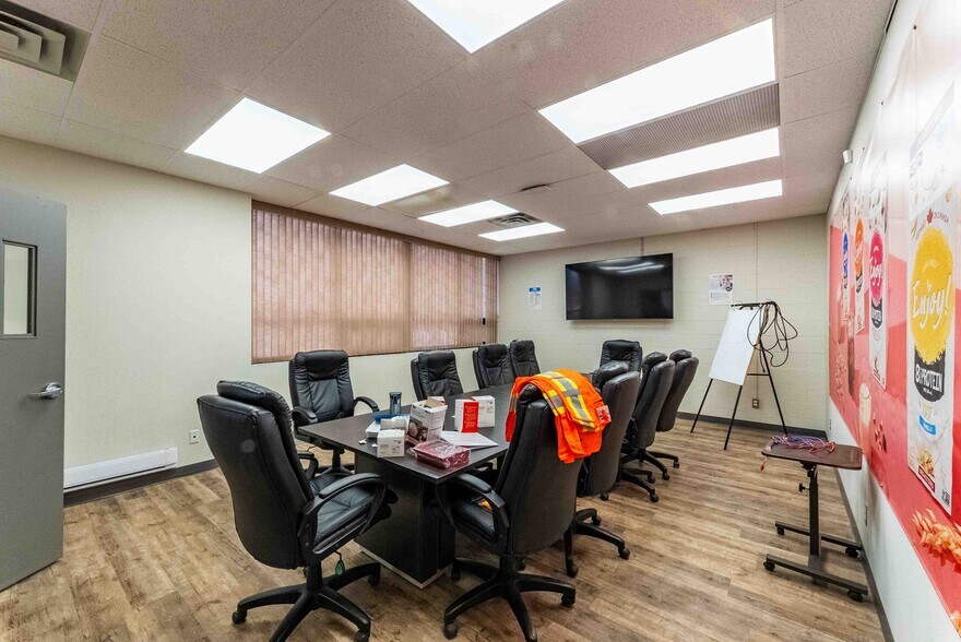 More Photos Of 500 Barrydowne Rd, Sudbury Manufacturing For Sale