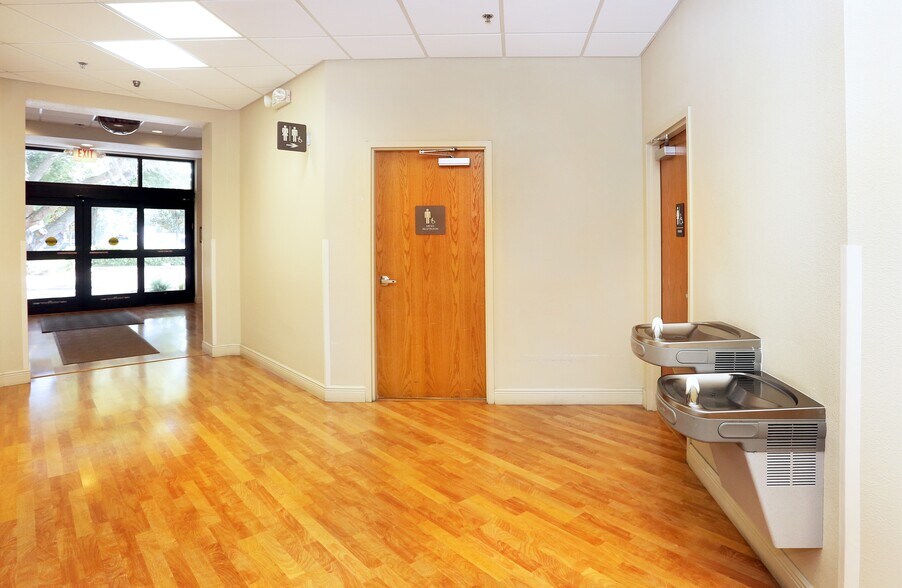 More Photos Of 7701 Little Rd, New Port Richey Medical For Lease