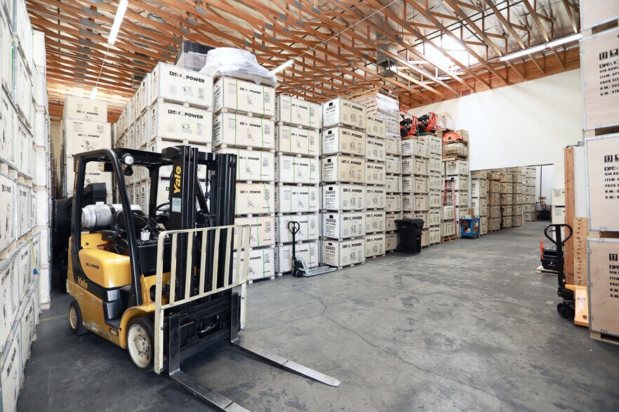 More Photos Of 4301 S Valley View Blvd, Las Vegas Warehouse For Lease