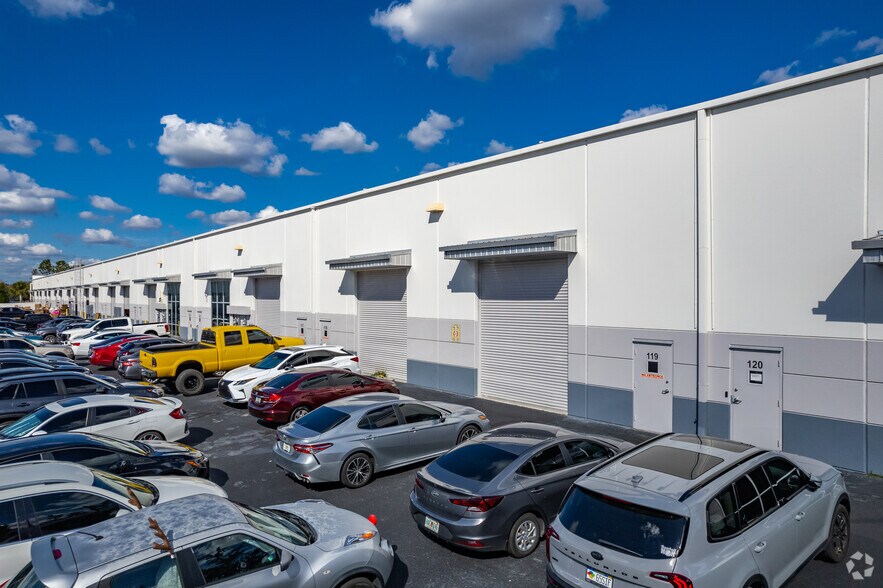 More Photos Of 4450 Pet Ln, Lutz Distribution For Lease