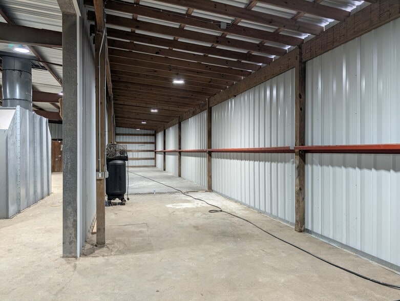 More Photos Of 810 Talmadge Ave, Garden City Warehouse For Lease