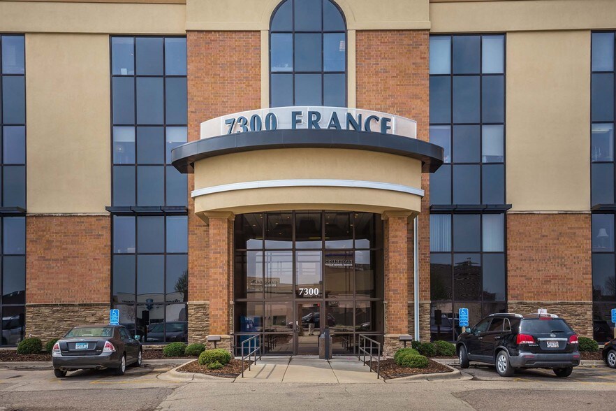 More Photos Of 7300 France Ave S, Edina Medical For Lease