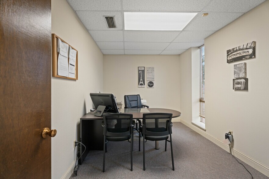 More Photos Of 3305 66th St, Lubbock Office For Sale