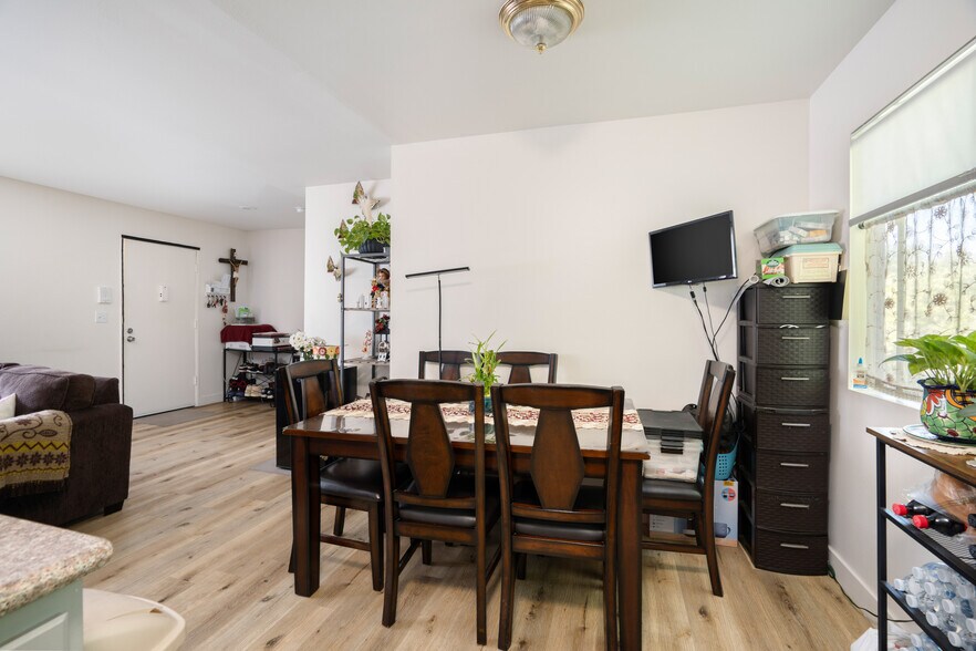 More Photos Of 6924 Woodman Ave, Van Nuys Apartments For Sale