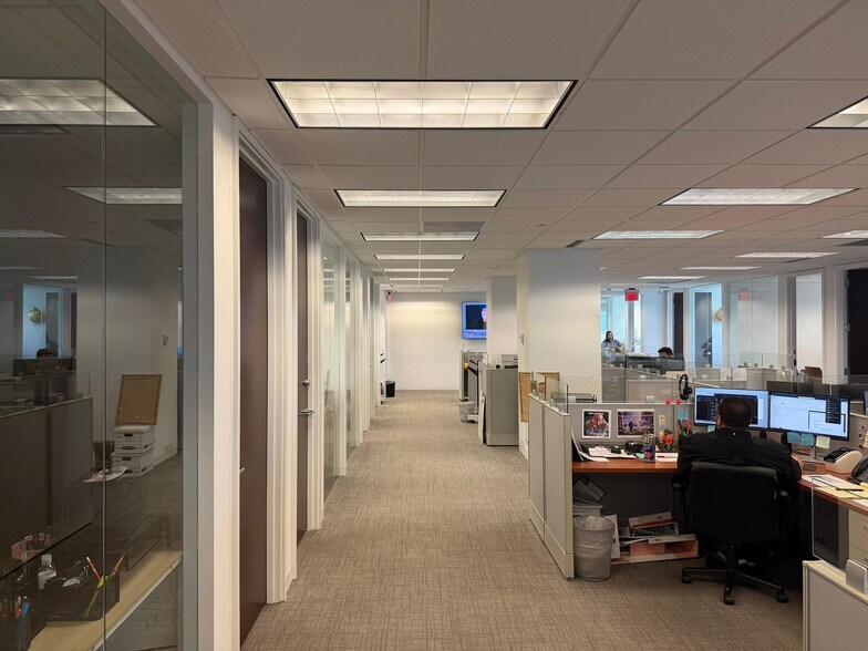 More Photos Of 2601 S Bayshore Dr, Coconut Grove Office For Lease