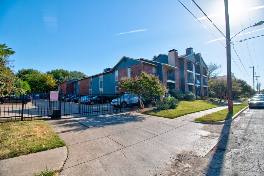 More Photos Of 1820 N Garrett Ave, Dallas Apartments For Sale