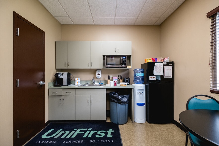 More Photos Of 201 Murphy Dr, Maumelle Research And Development For Sale