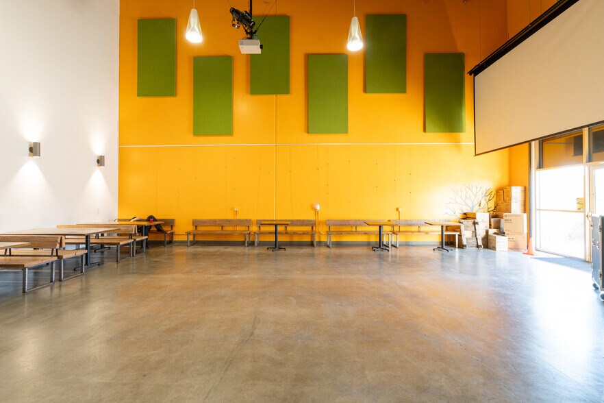 More Photos Of 2710 Media Center Dr, Los Angeles Research And Development For Lease
