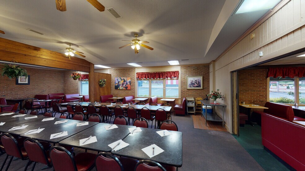 More Photos Of 1102 W Spring St, Monroe Restaurant For Sale