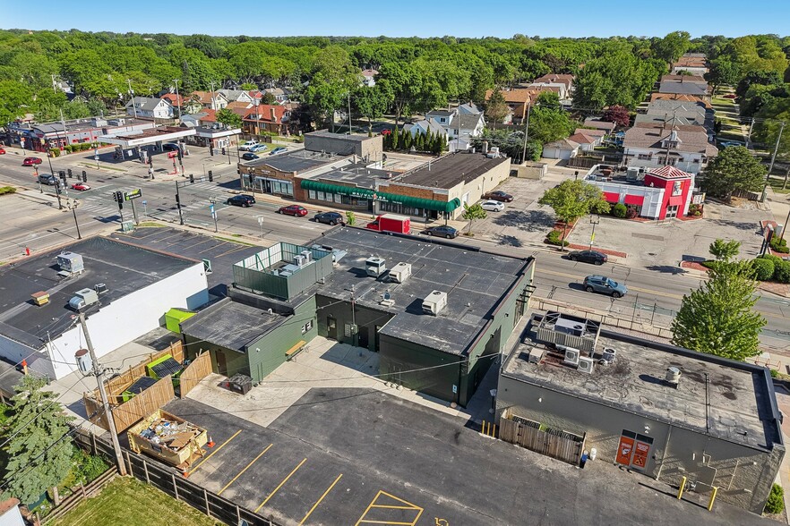 More Photos Of 6715 W North Ave, Wauwatosa Storefront For Lease