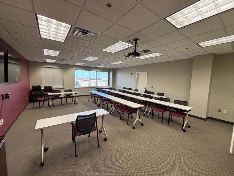 More Photos Of 21 SE 3rd St, Evansville Office For Lease