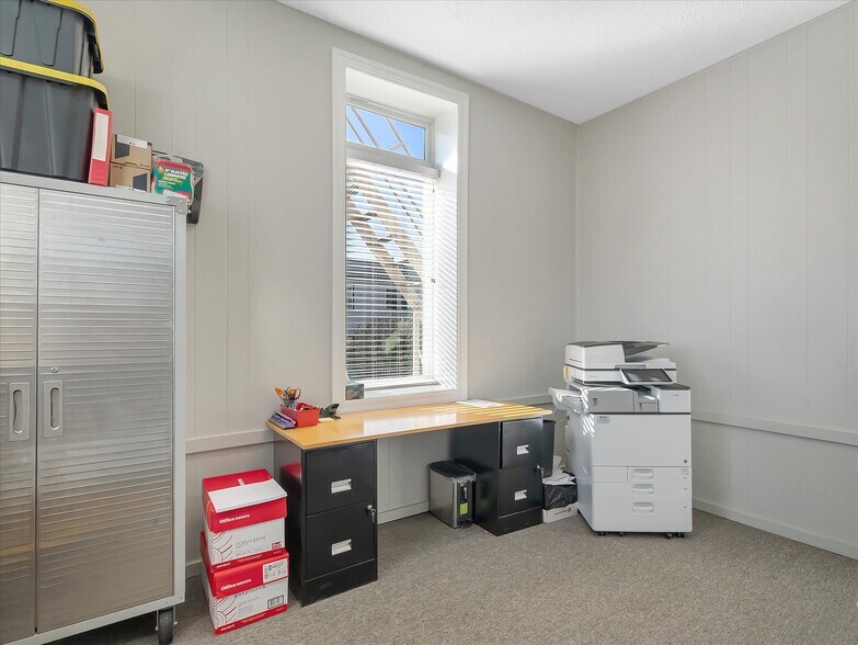 More Photos Of 411 Maple Ln, Hillsboro Office Residential For Sale