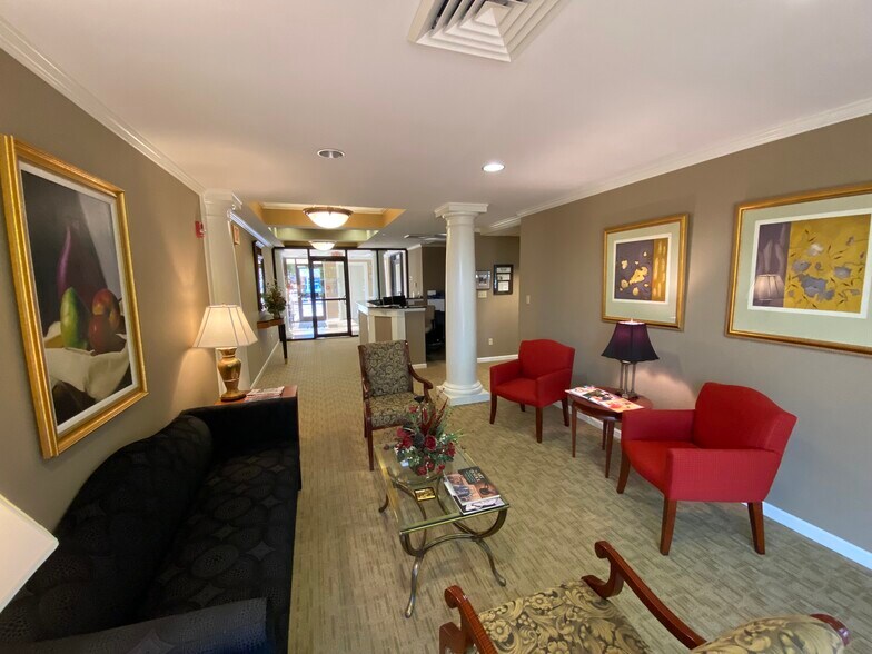 More Photos Of 100 Saint Ann St, Owensboro Office For Sale