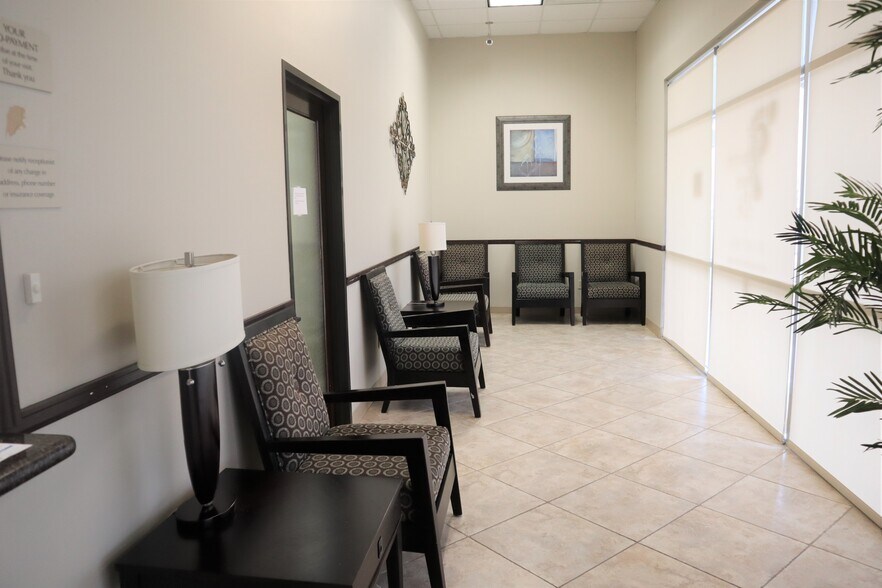 More Photos Of 9405 Huffmeister Rd, Houston Storefront Retail Office For Lease