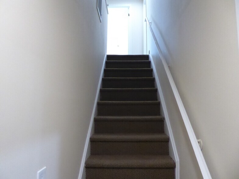 More Photos Of 122 Forest Ave, Glen Cove Freestanding For Lease