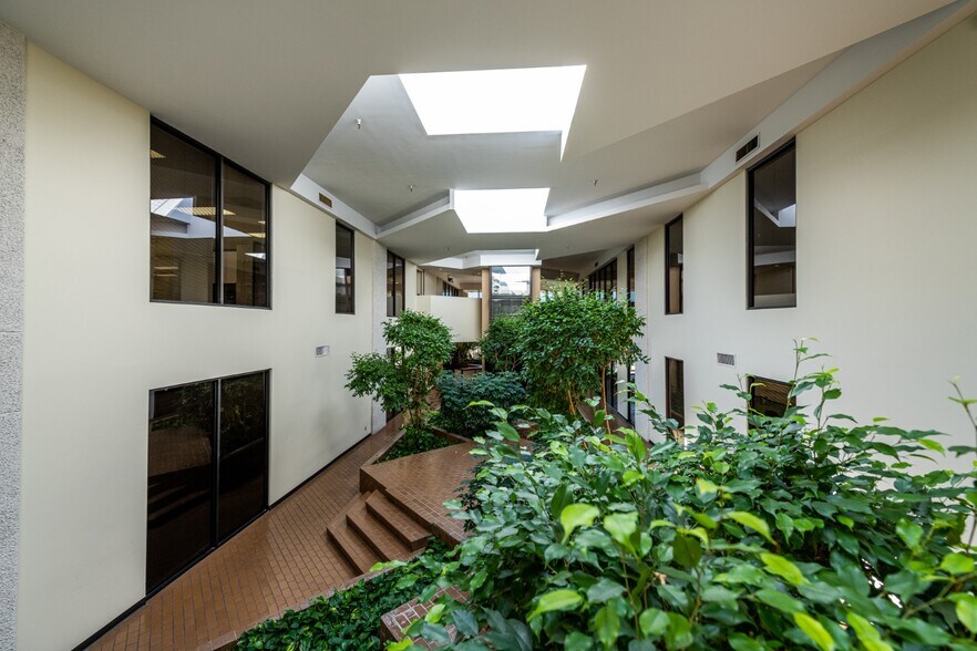 More Photos Of 2222 Bay Area Blvd, Houston Office For Lease