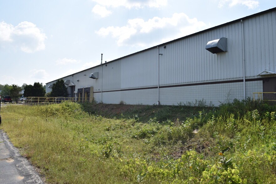More Photos Of 2155 Traversefield Dr, Traverse City Manufacturing For Lease