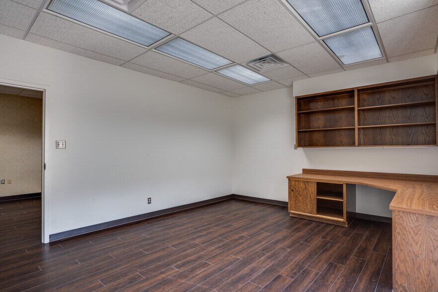 More Photos Of 2716 Commerce St, Wichita Falls Industrial For Sale