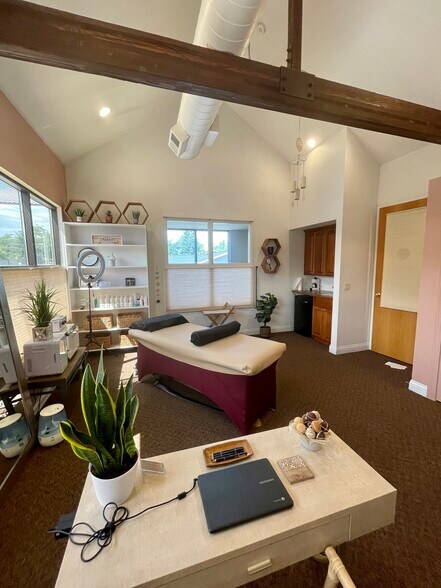 More Photos Of 499 W Plumb Ln, Reno Office For Sale