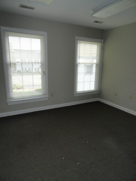 More Photos Of 4102 George Washington Mem Hwy, Yorktown Office For Lease