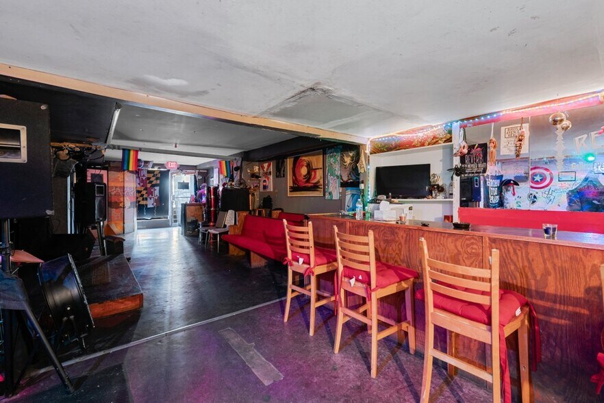 More Photos Of 2112 N Charles St, Baltimore Office For Sale