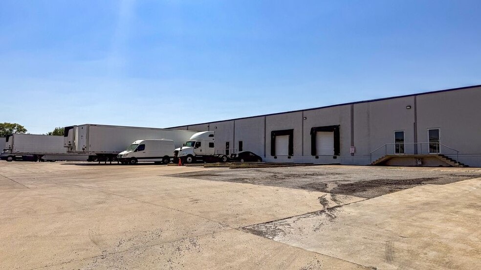 More Photos Of 2402-2404 Blue Smoke Ct, Fort Worth Unknown For Lease