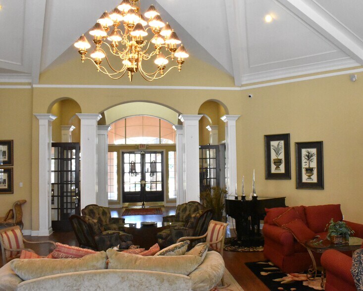 More Photos Of 2252 Beach Dr, Gulfport Office Residential For Lease