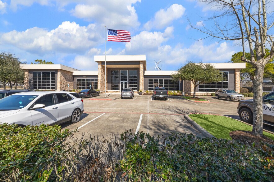 Primary Photo Of 2000 W Parkwood Ave, Friendswood Office Residential For Sale