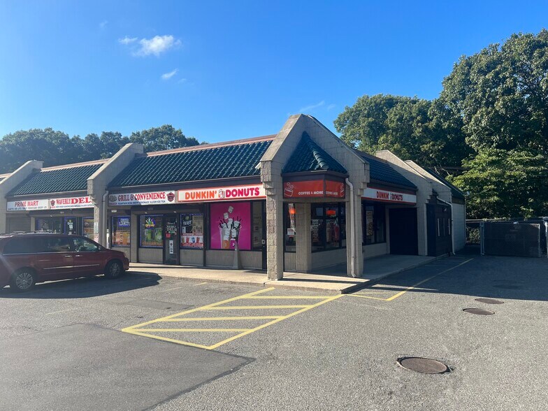 More Photos Of 1100 Waverly Ave, Holtsville Unknown For Lease